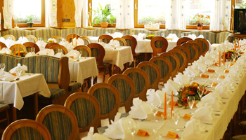 Platz für bis zu 150 Personen bei Familienfeiern, Hochzeiten, Taufen im Hotel zum Löwen